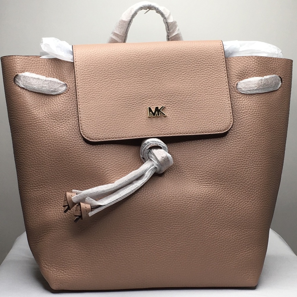 NWT‼️ Michael Kors Junie Backpack Fawn